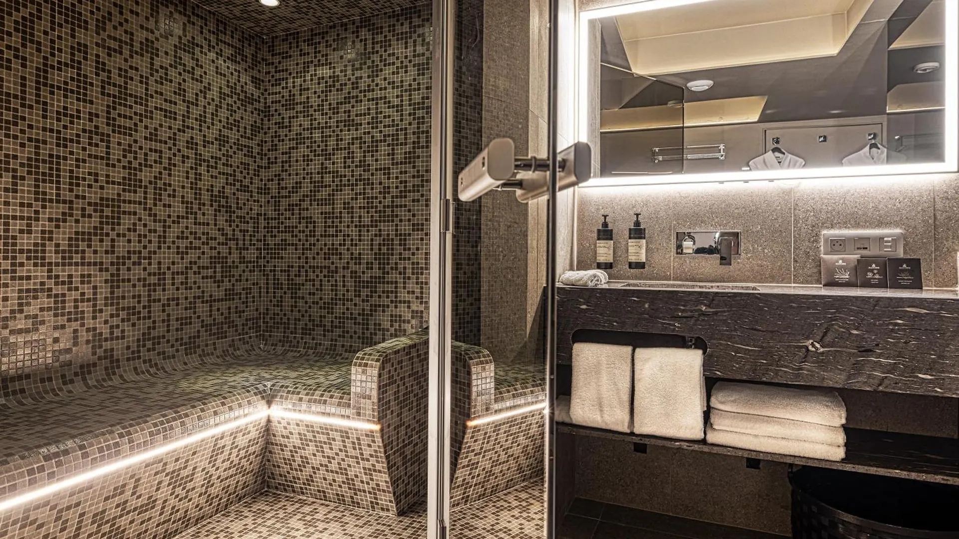 B Montmartre Hotel Paris France