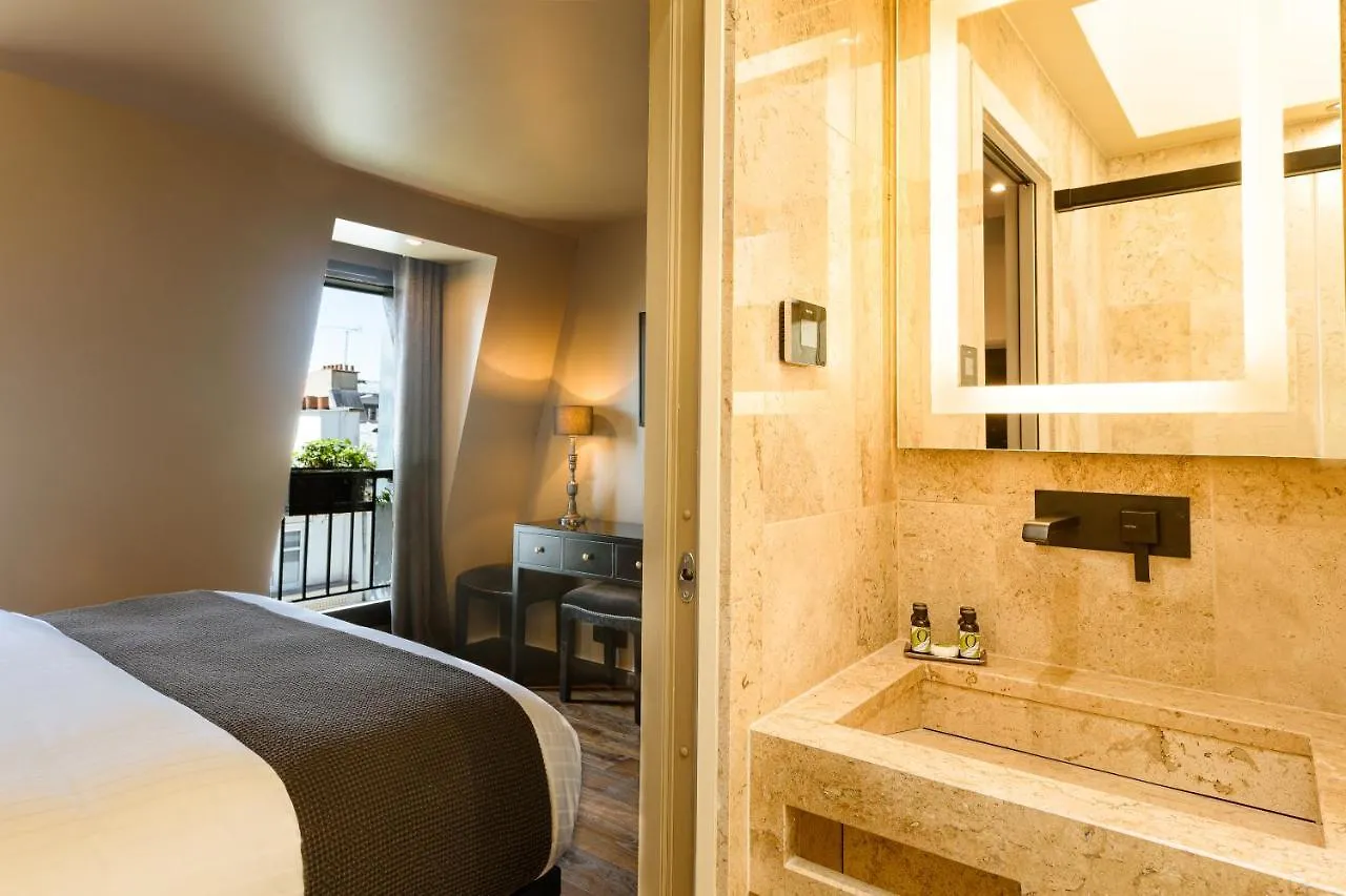 B Montmartre Hotell Paris 4*,