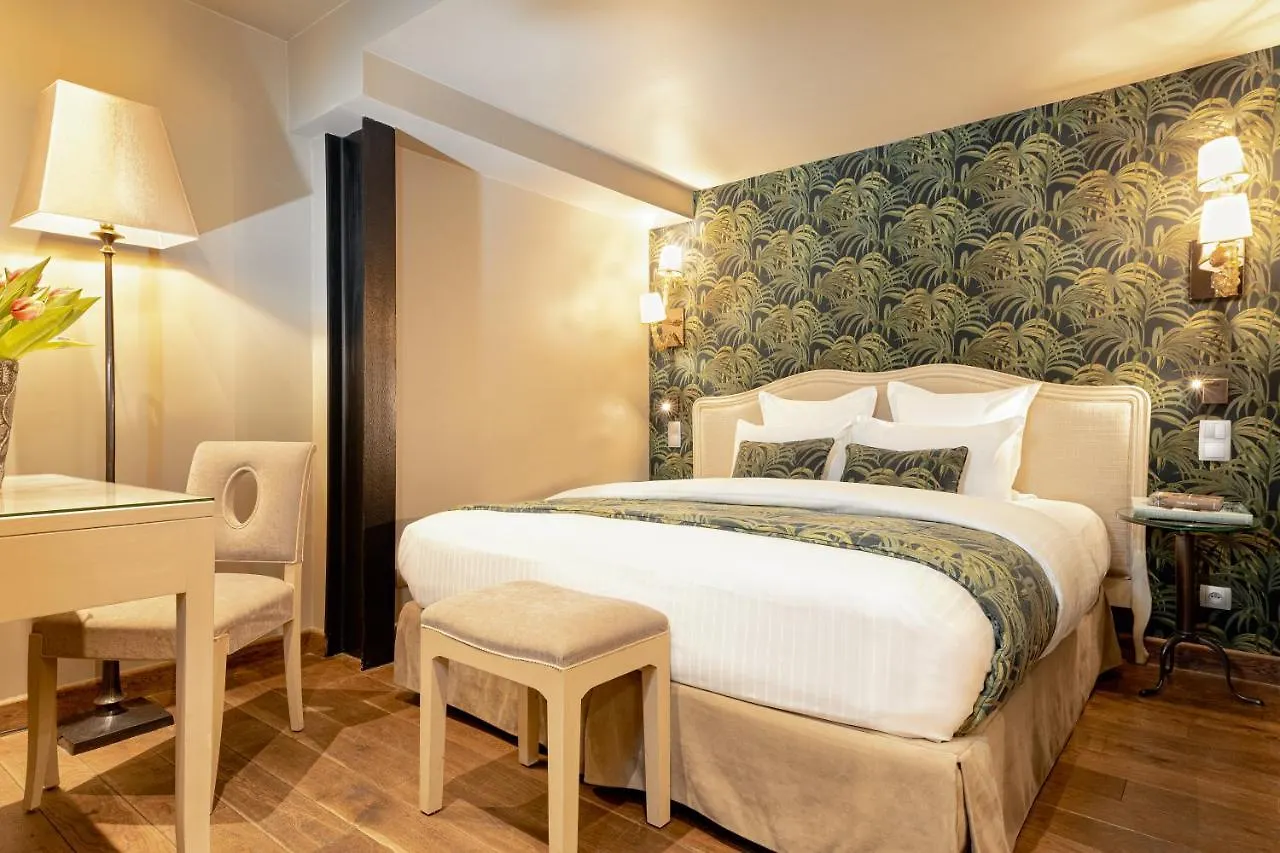 B Montmartre Hotell Paris 4*,