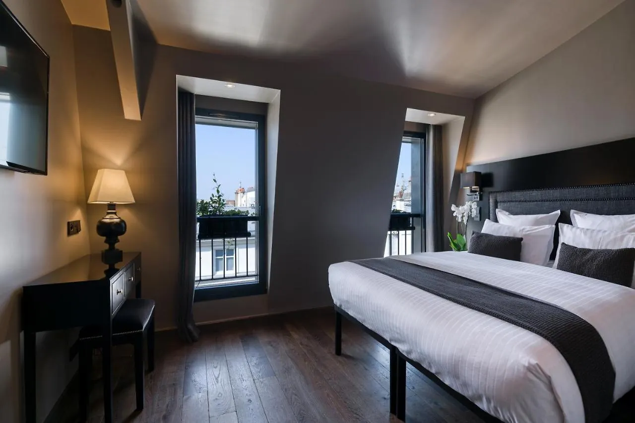 B Montmartre Hotel Paris 4*,  France
